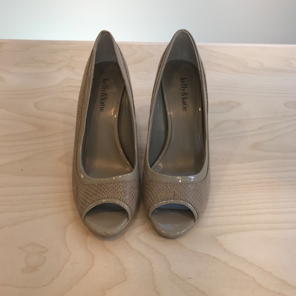 Beige peep toe heels - Picture 1 of 3